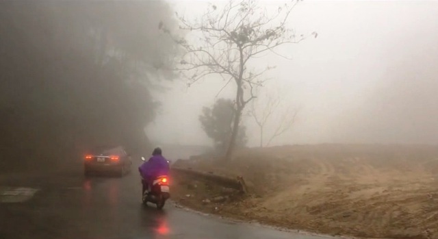 Sương mù dày đặc tại nhiều nơi ở Hà Giang - Ảnh 2.