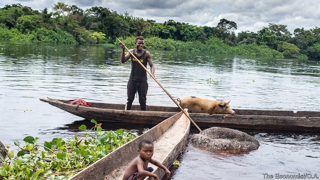 Chìm sà lan tại Congo, hàng chục người thiệt mạng và mất tích - Ảnh 1.