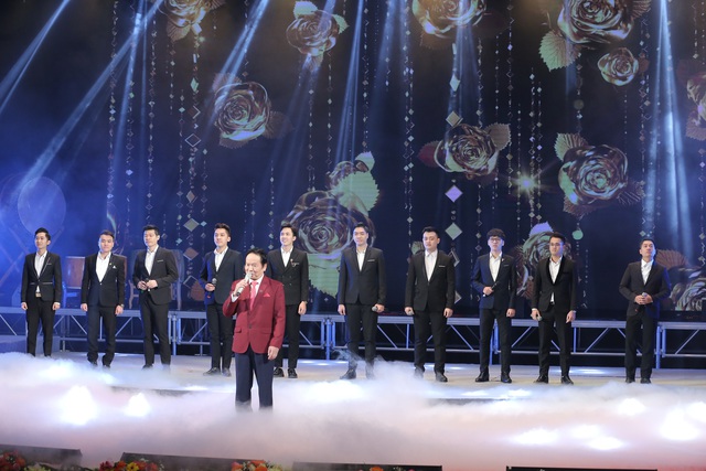 Nhà hát Ca múa nhạc Việt Nam vinh dự đón nhận danh hiệu Anh hùng Lao động thời kỳ đổi mới - Ảnh 14.
