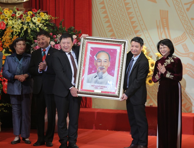 Nhà hát Ca múa nhạc Việt Nam vinh dự đón nhận danh hiệu Anh hùng Lao động thời kỳ đổi mới - Ảnh 4.