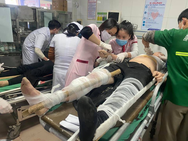 Nghệ An: Đứt thang thi công công trình, nhiều công nhân bị thương nặng - Ảnh 4.