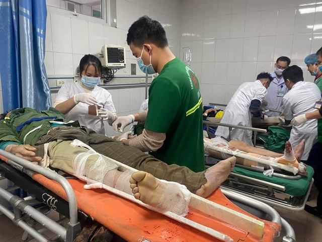 Nghệ An: Đứt thang thi công công trình, nhiều công nhân bị thương nặng - Ảnh 3.