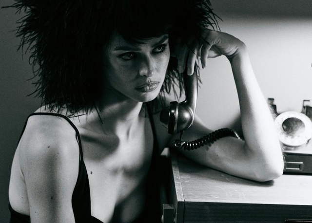 Birgit Kos siêu đẹp và cổ điển trên Vogue Ba Lan - Ảnh 13.