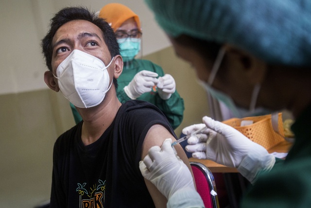 Hơn 100,6 triệu người mắc COVID-19 trên thế giới, Indonesia ghi nhận trên 1 triệu ca nhiễm - Ảnh 2.