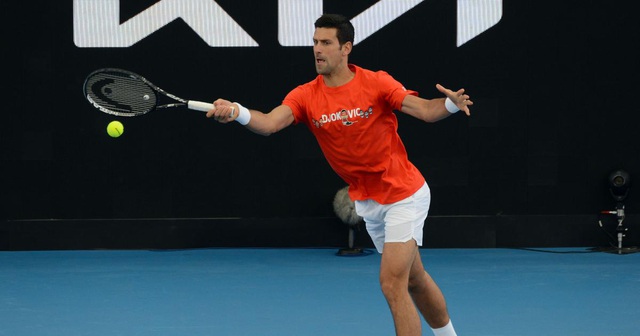 Djokovic gây bất ngờ khi trở lại thi đấu tại giải đấu biểu diễn - Ảnh 3.