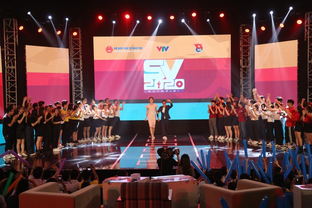 Hoa hậu Lương Thùy Linh ngả mũ xin thua trước sự thông minh của SV 2020 - Ảnh 1.