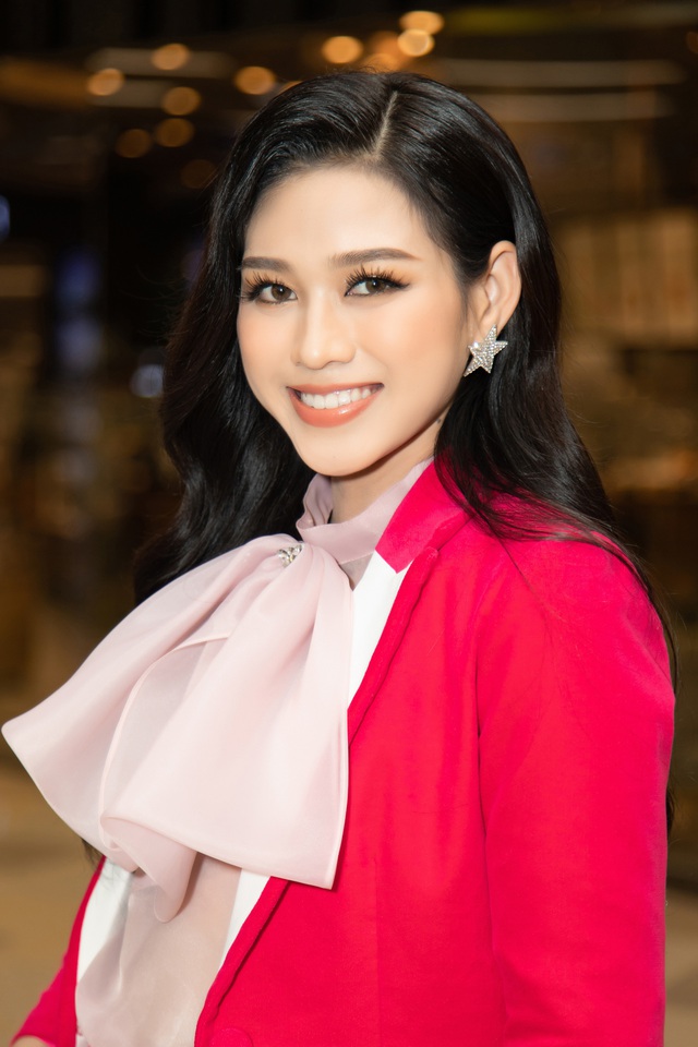 Hoa hậu Đỗ Thị Hà nhan sắc thăng hạng, nổi bật giữa dàn người đẹp - Ảnh 3.