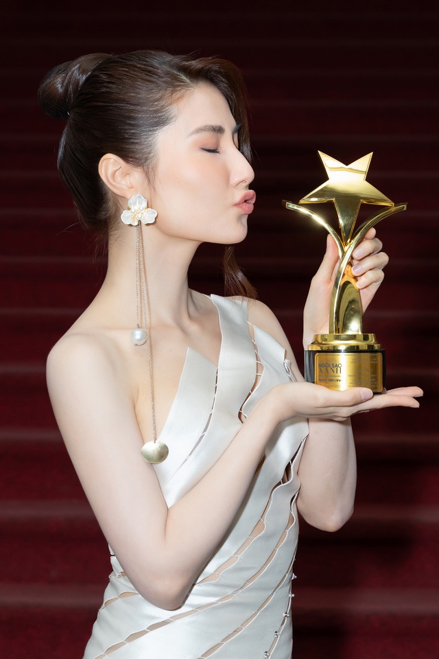 Diễm My 9X giành Nữ diễn viên truyền hình xuất sắc nhất tại Ngôi Sao Xanh 2020 nhờ phim Tình yêu và Tham vọng - Ảnh 1.