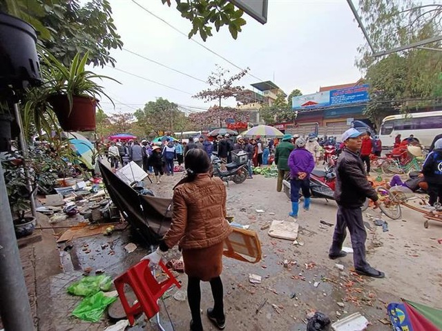 “Xe điên” lao vào chợ, 10 người bị thương - Ảnh 2.