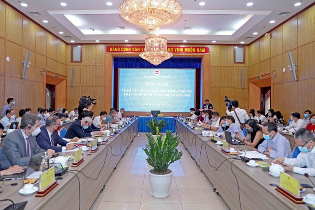 Chuyên gia đề xuất giải pháp cho kế hoạch phục hồi kinh tế Việt Nam - Ảnh 1.