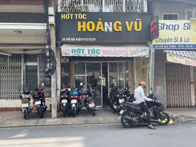 Tiệm sửa xe ở TP Hồ Chí Minh bỏ túi vài triệu đồng trong buổi sáng đầu tiên mở cửa - Ảnh 2.