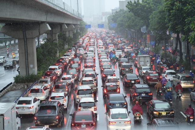 Hà Nội tái xuất đặc sản tắc đường trong ngày đầu tuần mưa lạnh - Ảnh 9.