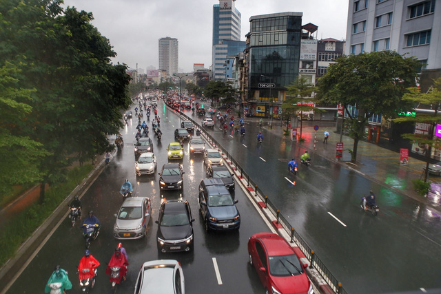 Hà Nội tái xuất đặc sản tắc đường trong ngày đầu tuần mưa lạnh - Ảnh 6.