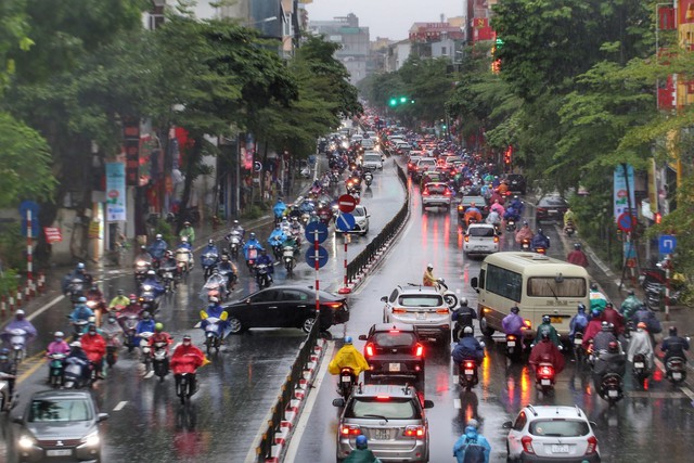 Hà Nội tái xuất đặc sản tắc đường trong ngày đầu tuần mưa lạnh - Ảnh 5.