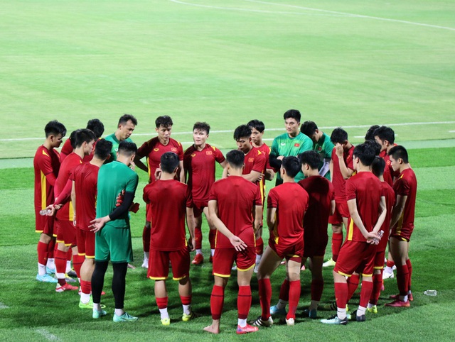 ĐT Việt Nam làm quen sân Sultan Qaboos, hoàn thiện bước chuẩn bị cuối cùng cho trận đấu với ĐT Oman - Ảnh 3.
