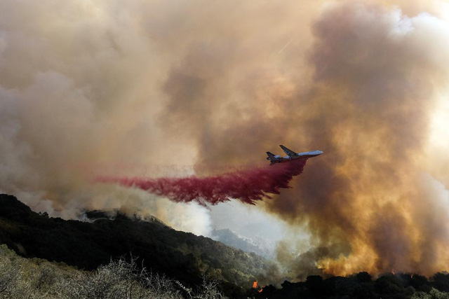 Cháy rừng gần trang trại của cựu Tổng thống Mỹ Ronald Reagan tại California - Ảnh 1.