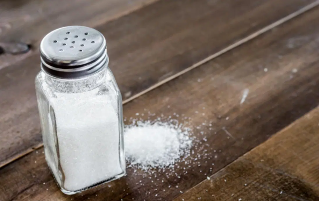 Giảm lượng muối trong thực phẩm để khỏe hơn - Ảnh 1.