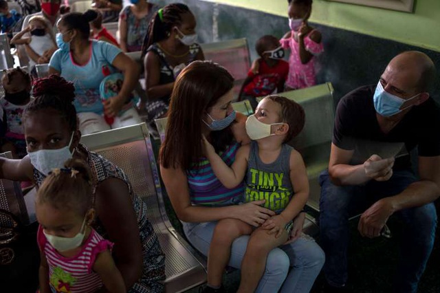 Cuba xem xét thử nghiệm vaccine COVID-19 cho trẻ dưới 2 tuổi - Ảnh 1.