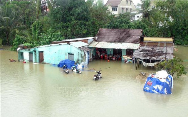 Quảng Nam: Đồng bằng ngập lụt, miền núi sạt lở trong mưa lũ - Ảnh 1.