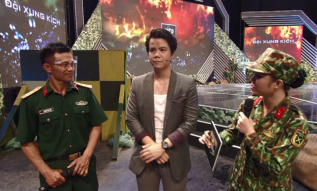 Ca sĩ Đinh Mạnh Ninh đối mặt với thử thách hít xà đơn trong Chúng tôi chiến sĩ - Ảnh 2.