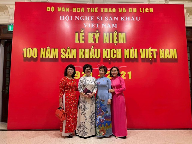 Nghệ sĩ hội ngộ kỷ niệm Tuần lễ 100 năm Sân khấu kịch nói Việt Nam - Ảnh 9.