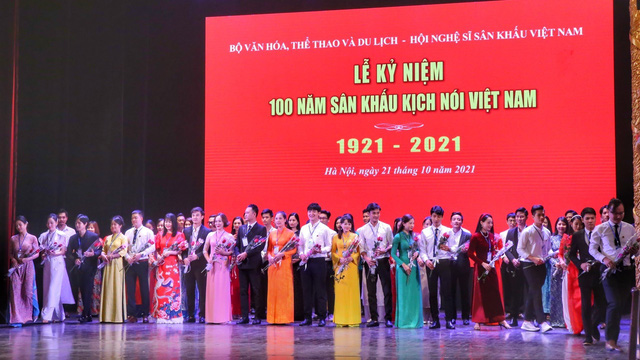 Nghệ sĩ hội ngộ kỷ niệm Tuần lễ 100 năm Sân khấu kịch nói Việt Nam - Ảnh 1.