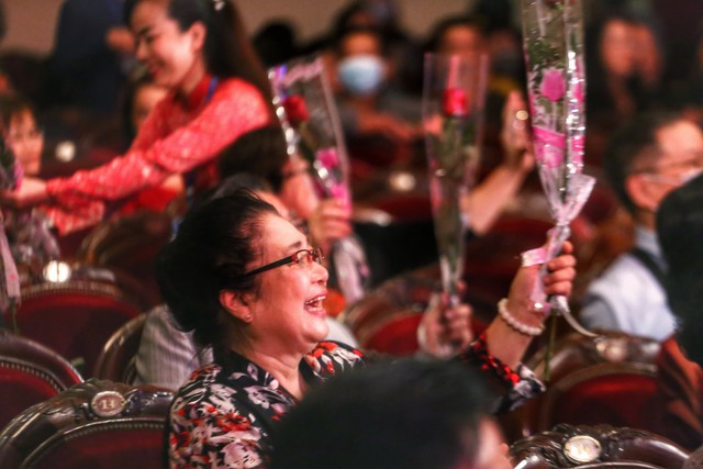 Nghệ sĩ hội ngộ kỷ niệm Tuần lễ 100 năm Sân khấu kịch nói Việt Nam - Ảnh 4.