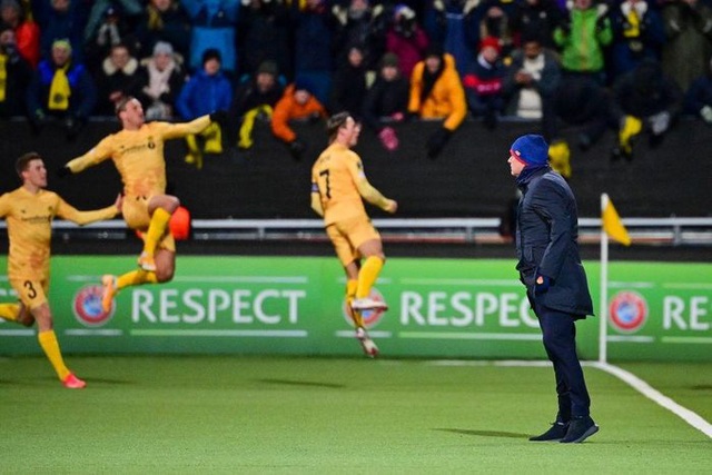HLV Mourinho nhận trách nhiệm sau thảm bại 1-6 của AS Roma - Ảnh 2.