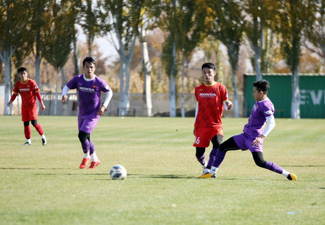 ĐT U23 Việt Nam chia quân đấu tập, HLV Park Hang-seo hài lòng về sự nỗ lực của các học trò - Ảnh 2.