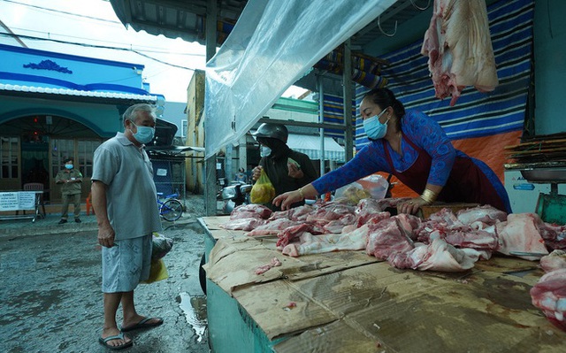 Giá lợn hơi tăng trở lại mốc 50.000 đồng/kg sau khi giảm “sốc” - Ảnh 1.