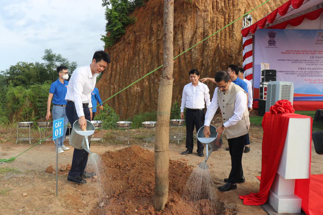 Trồng 125 cây Giáng Hương ở Yên Bái kỷ niệm quan hệ ngoại giao Việt Nam - Ấn Độ - Ảnh 2.