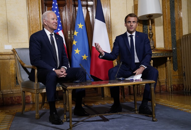 Tổng thống Pháp - Mỹ đối thoại về các vấn đề xuất khẩu vũ khí, hợp tác thương mại quốc phòng - Ảnh 1.