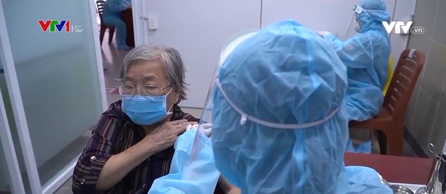 TP Hồ Chí Minh tăng tốc bao phủ vaccine mũi 2 cho người trên 65 tuổi - Ảnh 1.
