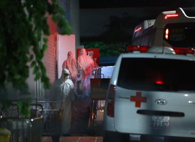 Xuyên đêm di chuyển bệnh nhân từ Bệnh viện Việt Đức sang bệnh viện khác - Ảnh 25.