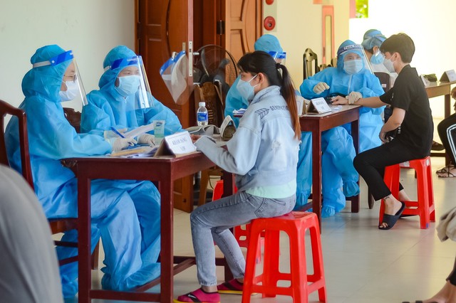 Đà Nẵng sắp hoàn thành tiêm vaccine phòng COVID-19 mũi 1 cho 90% người dân - Ảnh 1.