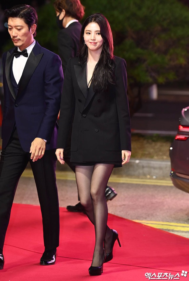Dàn sao rực rỡ đổ bộ thảm đỏ lễ khai mạc Liên hoan phim quốc tế Busan 2021 - Ảnh 9.