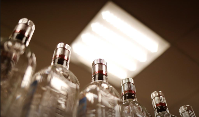 Ngộ độc rượu tại Nga khiến 14 người tử vong - Ảnh 1.
