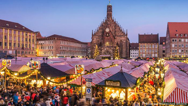 Nhiều bệnh viện quá tải vì COVID-19, Đức cân nhắc cấm mở hội chợ Giáng sinh - Ảnh 1.
