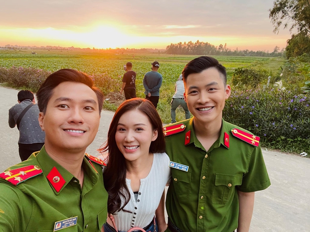 Diễn viên Việt: Khám phá những bộ phim tuyệt vời với các diễn viên Việt tài năng và nổi tiếng nhất trong bức hình này.