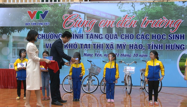 Quỹ Tấm lòng Việt tiếp bước hành trình Sóng và máy tính cho em - Ảnh 4.