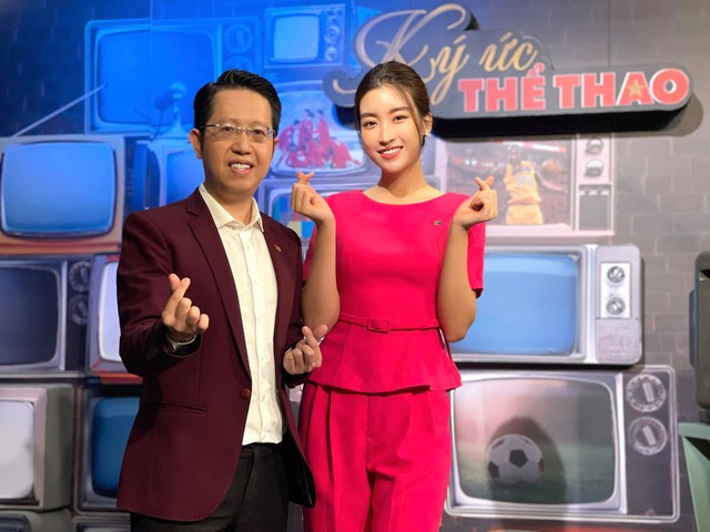 Hoa hậu  Đỗ Mỹ Linh thử sức với vai trò mới MC thể thao - Ảnh 1.
