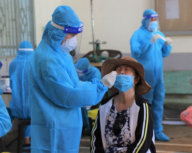 Sáng 2/11, đã có hơn 822.000 bệnh nhân COVID-19 khỏi; người đến TP Hồ Chí Minh chưa tiêm vaccine phải cách ly 14 ngày tại nhà - Ảnh 1.