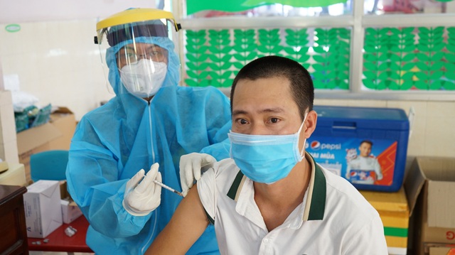 Sáng 2/11, đã có hơn 822.000 bệnh nhân COVID-19 khỏi; người đến TP Hồ Chí Minh chưa tiêm vaccine phải cách ly 14 ngày tại nhà - Ảnh 3.