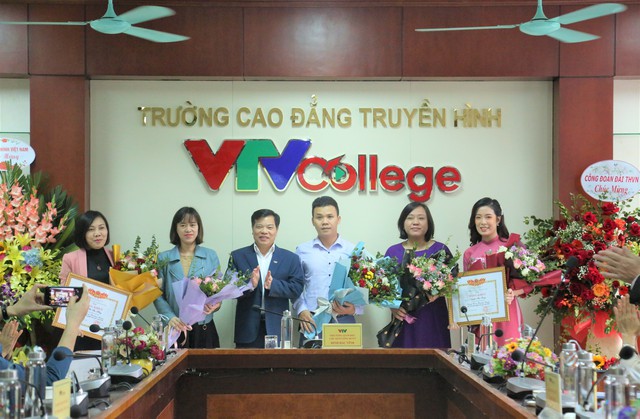 Phó Tổng Giám đốc Đài THVN Đinh Đắc Vĩnh thăm, chúc mừng Trường Cao đẳng Truyền hình - Ảnh 3.