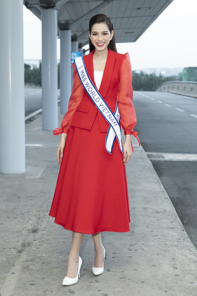 Hoa hậu Đỗ Hà bật khóc tại sân bay ngày lên đường thi Miss World 2021 - Ảnh 4.
