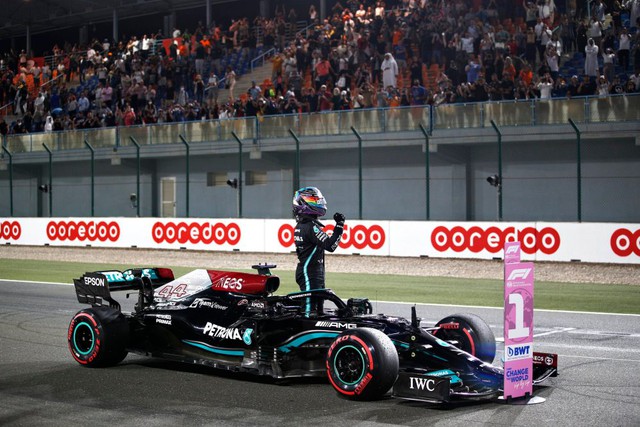 Lewis Hamilton sẽ xuất phát đầu tiên ở GP Qatar - Ảnh 1.