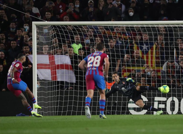Barca thắng trận đầu tiên dưới thời tân HLV Xavi - Ảnh 1.
