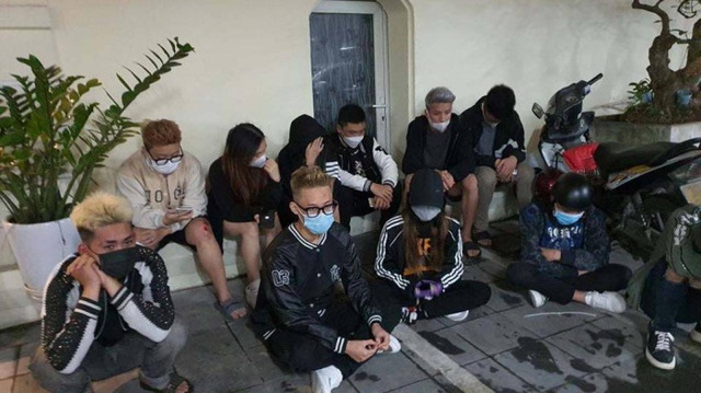 Công an Hà Nội vây bắt hơn 40 thanh thiếu niên đua xe náo loạn đường phố - Ảnh 1.