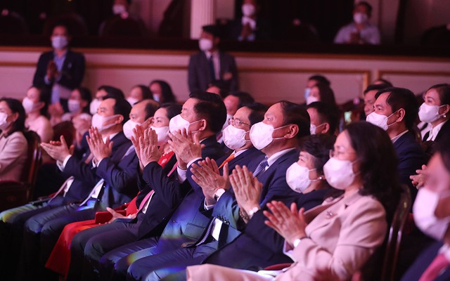 Thủ tướng Phạm Minh Chính dự chương trình nghệ thuật đặc biệt chào mừng Hội nghị Văn hóa toàn quốc - Ảnh 2.