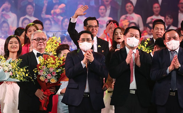 Thủ tướng Phạm Minh Chính dự chương trình nghệ thuật đặc biệt chào mừng Hội nghị Văn hóa toàn quốc - Ảnh 1.
